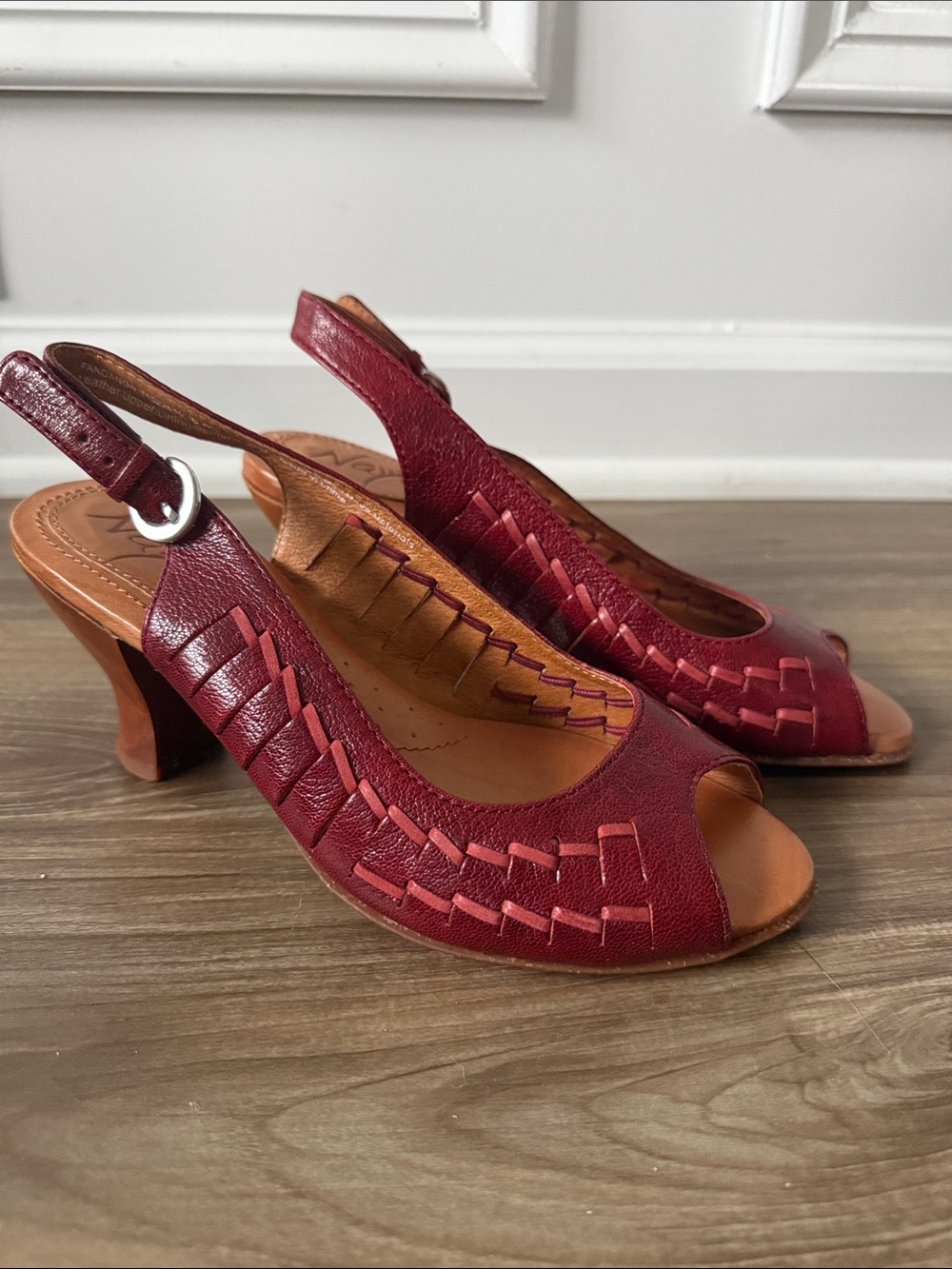 Naya Fandanga Red Leather Peep Toe Sling Back Buckle Heels Shoes Ren Fair Sz 6
